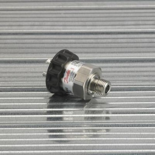 DANFOSS  078G5008 — Преобразователь (датчик) давления DST P40I, 0-10 бар, выходной сигнал 4-20 мА, присоединение по давлению G1/2, IP 65 